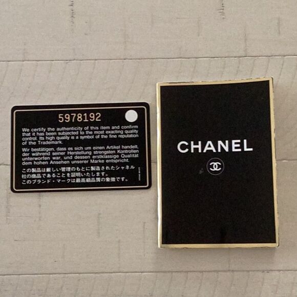 AUTHENTIC CHANEL WHITE LEATHER CC SHOULDER HANDBAG TOTE - Picture 5 of 15